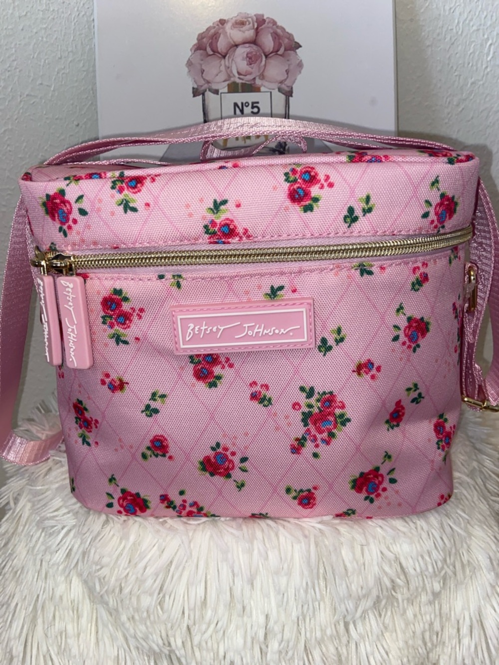 NWT Betsey Johnson Insulated Lunch Box Tote Cooler Bag floral adjustable strap